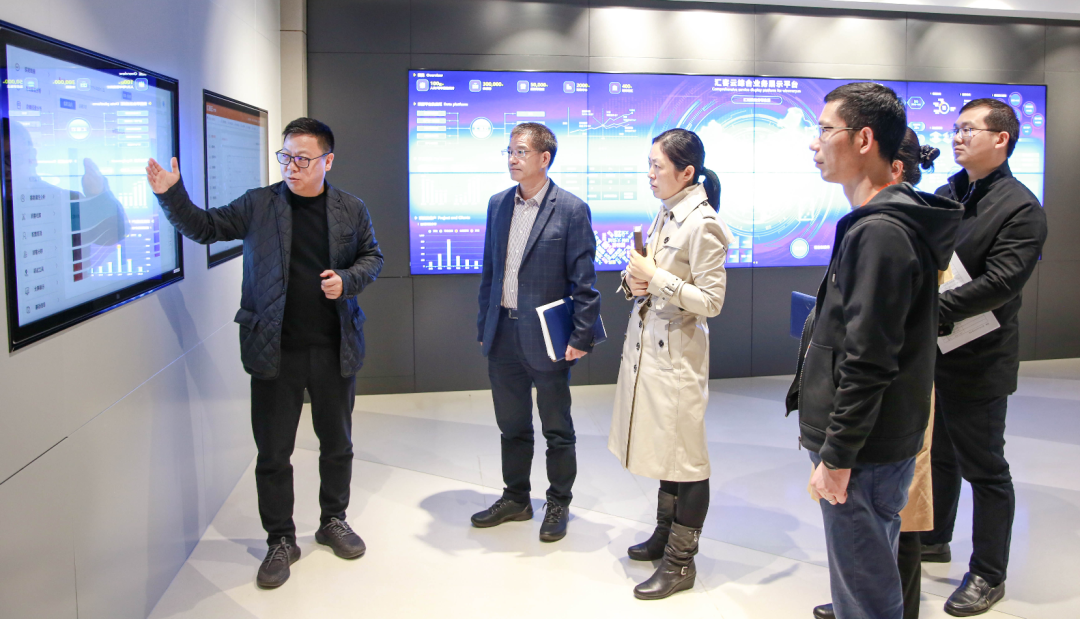 上海市浦东新区大数据中心宋卫华主任一行调研伟德体育科技