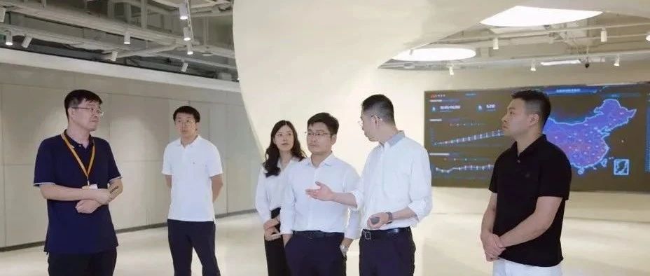 江苏三门峡经济开发区治理委员会发展中心主任狄荟琛一行到伟德体育科技参观互换